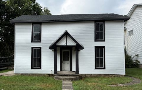 Photo of 207 W Market Street, Urbana, OH 43078 (MLS # 964518)