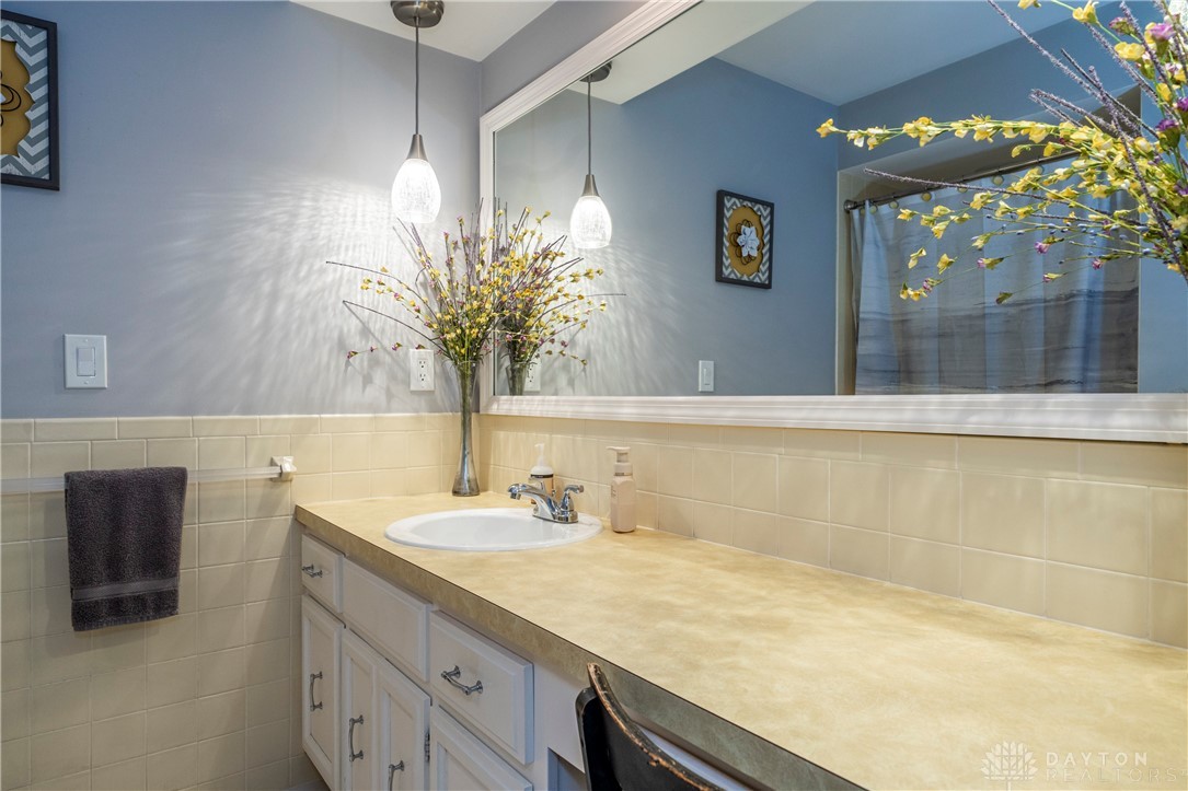 849 Barth Lane, Kettering, Ohio image 38