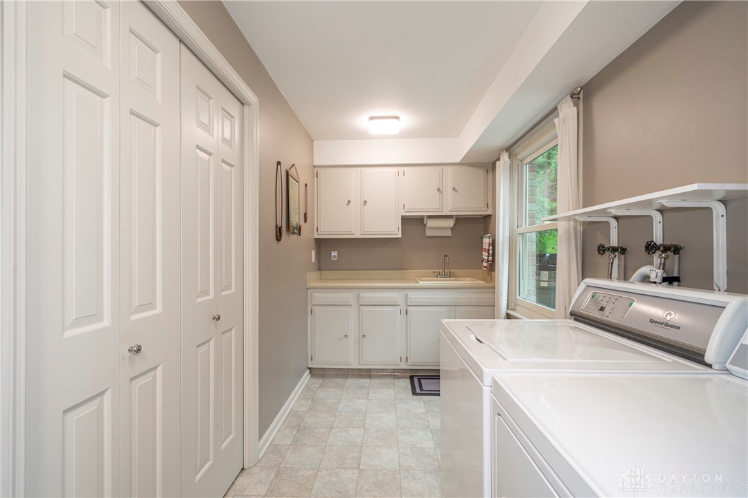 849 Barth Lane, Kettering, Ohio image 41