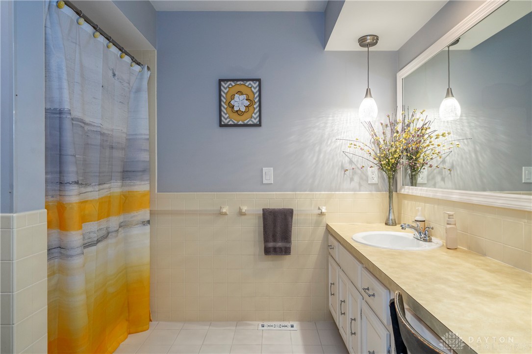 849 Barth Lane, Kettering, Ohio image 37