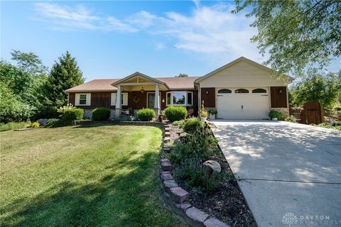Photo of 1922 Rebecca Ridge, Hamilton, OH 45013 (MLS # 942638)