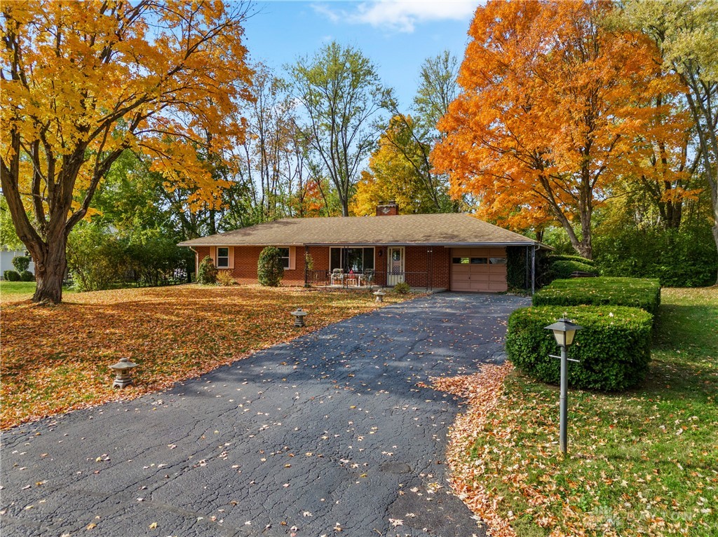 3075 Stardust Drive, Beavercreek, Ohio image 3