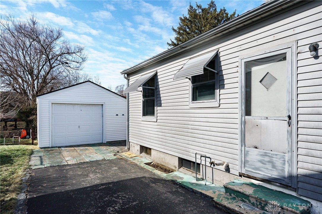 641 Swigart Drive, Fairborn, Ohio image 32