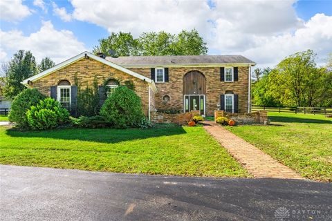 Photo of 4103 Middle Run Road, Spring Valley Village, OH 45370 (MLS # 945512)