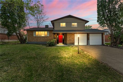 Photo of 4718 Belcourt Drive, Jefferson Twp, OH 45417 (MLS # 956188)