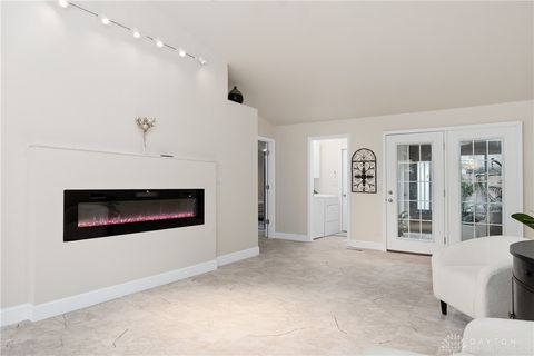 Tiny photo for 565 Pine Needles Drive, Centerville, OH 45458 (MLS # 946465)