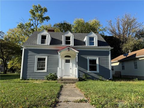 Photo of 27 E Hudson Avenue, Dayton, OH 45405 (MLS # 945801)