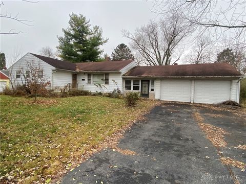 Photo of 3821 Denlinger Rd, Dayton, OH 45426 (MLS # 947927)