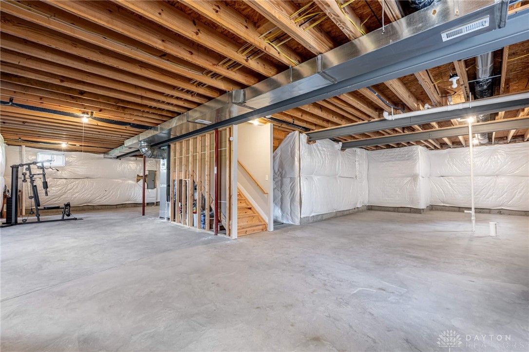 705 Dewmar Drive, Beavercreek, Ohio image 39