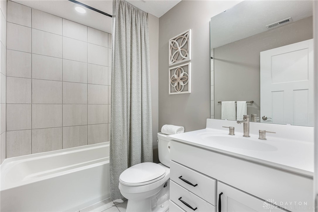 705 Dewmar Drive, Beavercreek, Ohio image 35