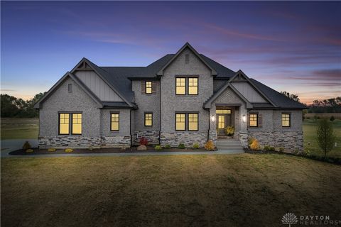 Photo of 52 Maple Point Court, Chester Twp, OH 45177 (MLS # 943963)