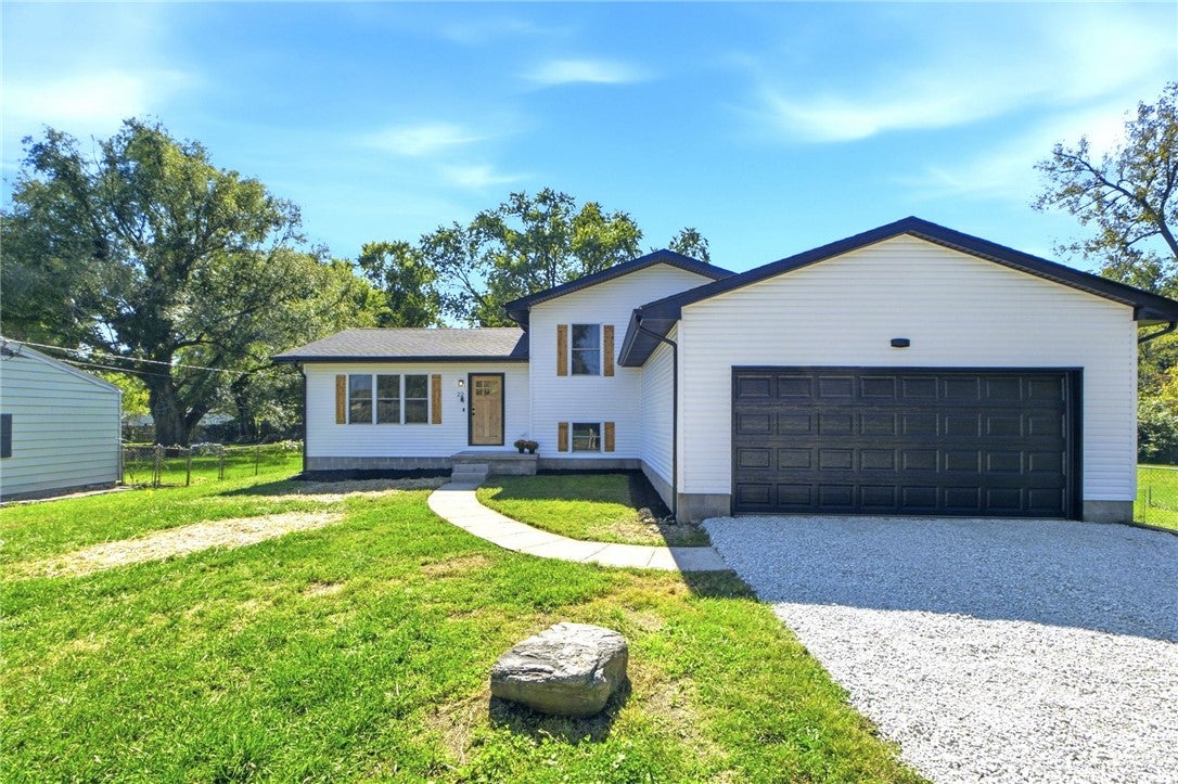 22 Apple Lane