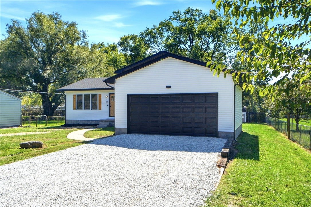 22 Apple Lane