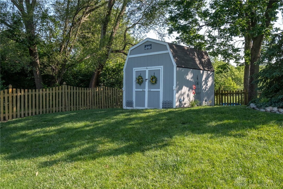 1199 Whitetail Drive, Fairborn, Ohio image 7