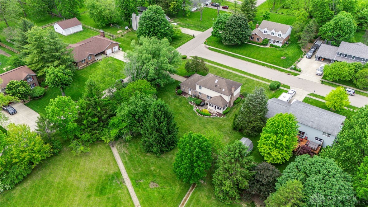 1747 Maple Lane, Beavercreek, Ohio image 9