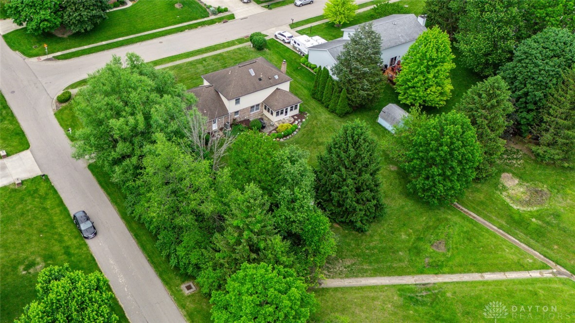 1747 Maple Lane, Beavercreek, Ohio image 8