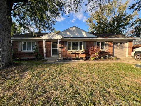 Photo of 959 Kimberly Drive, Dayton, OH 45429 (MLS # 943960)