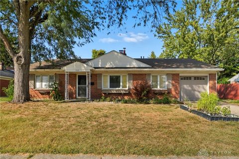 Photo of 959 Kimberly Drive, Dayton, OH 45429 (MLS # 943960)
