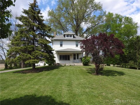 Photo of 2105 E Loy Road, Piqua, OH 45356 (MLS # 957505)