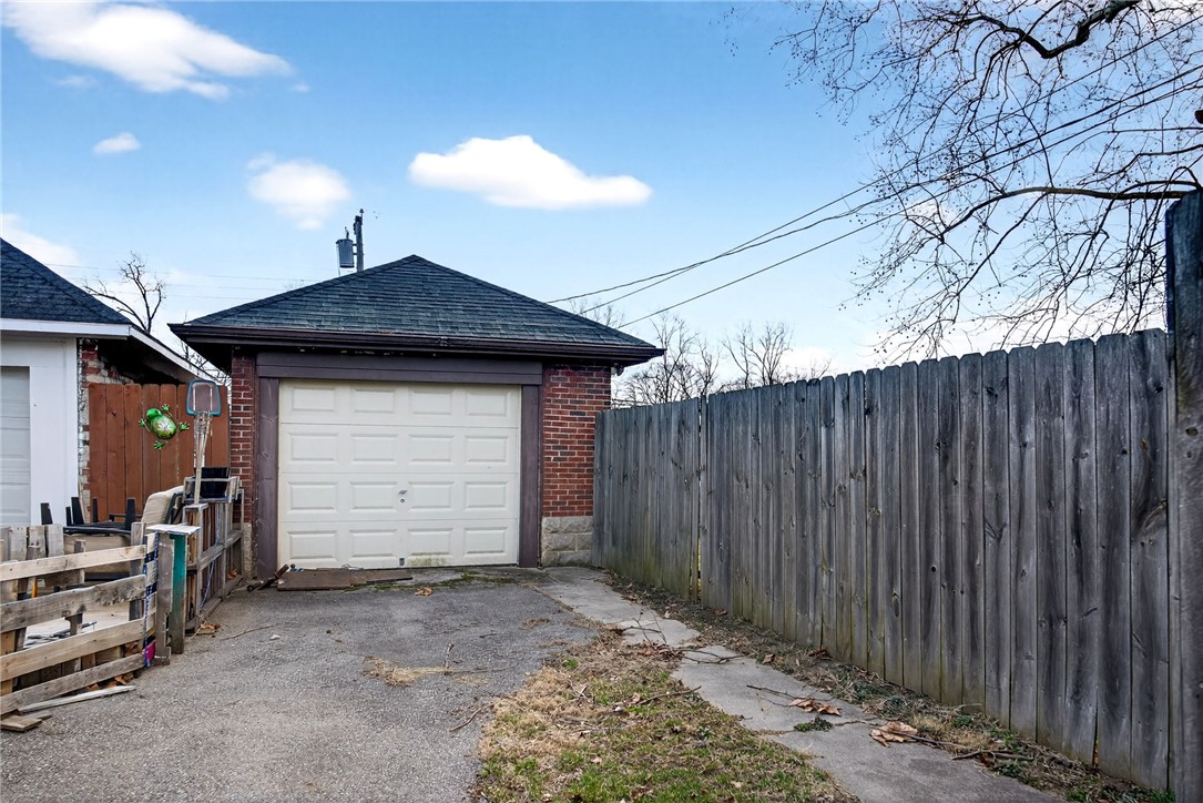 638 Sennett Street