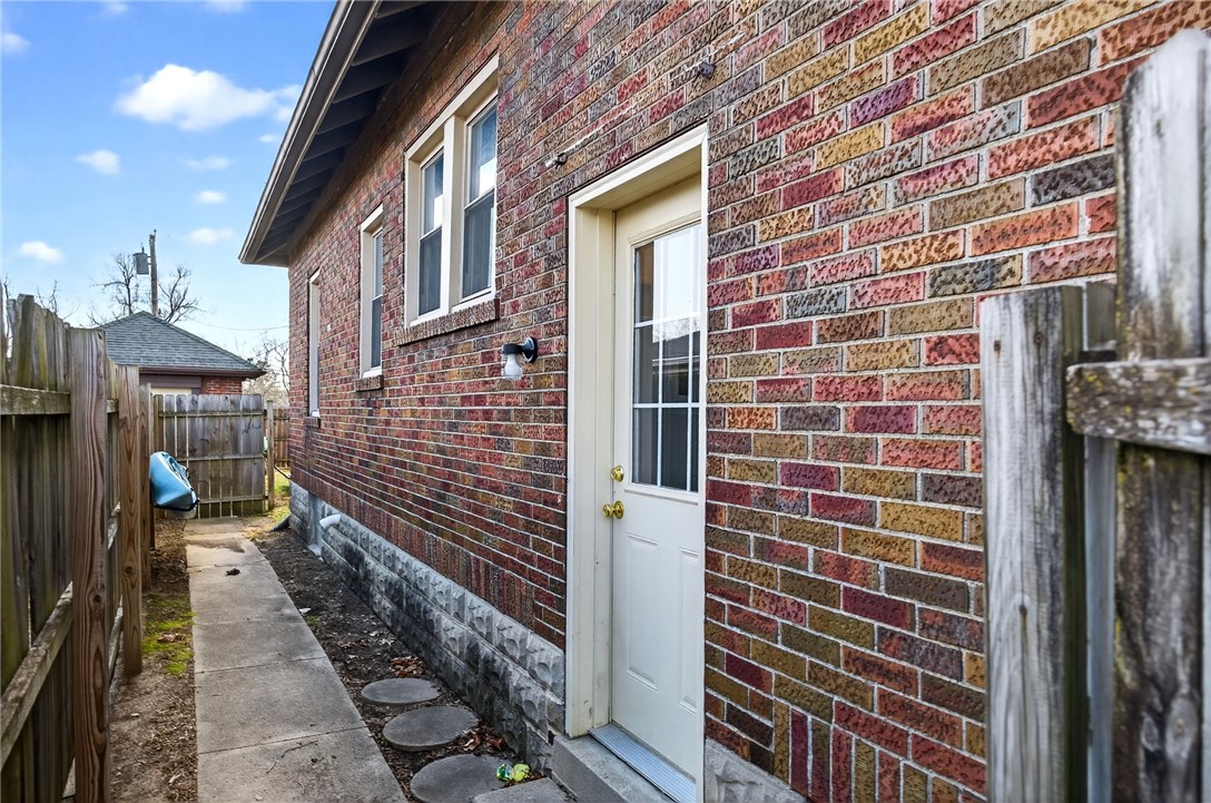 638 Sennett Street