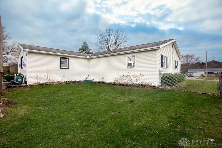 253 Eastview Drive, Urbana, Ohio image 3