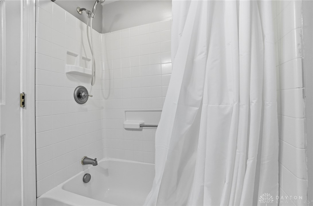 West Chester, Ohio 45069, United States, 3 Bedrooms Bedrooms, ,2 BathroomsBathrooms,Residential,Active,227185