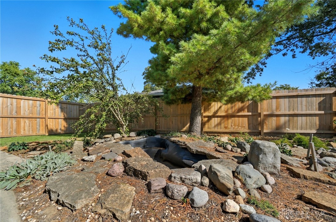 West Chester, Ohio 45069, United States, 3 Bedrooms Bedrooms, ,2 BathroomsBathrooms,Residential,Active,227185