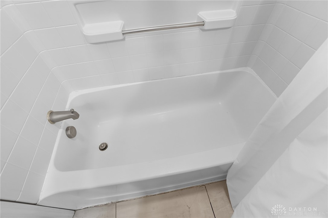 West Chester, Ohio 45069, United States, 3 Bedrooms Bedrooms, ,2 BathroomsBathrooms,Residential,Active,227185