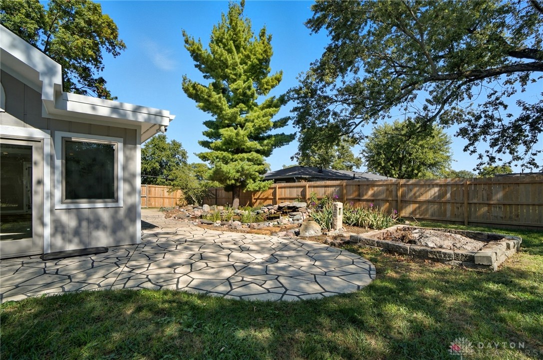 West Chester, Ohio 45069, United States, 3 Bedrooms Bedrooms, ,2 BathroomsBathrooms,Residential,Active,227185