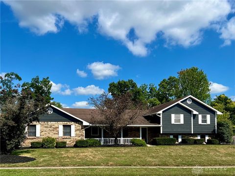 Photo of 7612 Turtleback Drive, Dayton, OH 45414 (MLS # 941254)