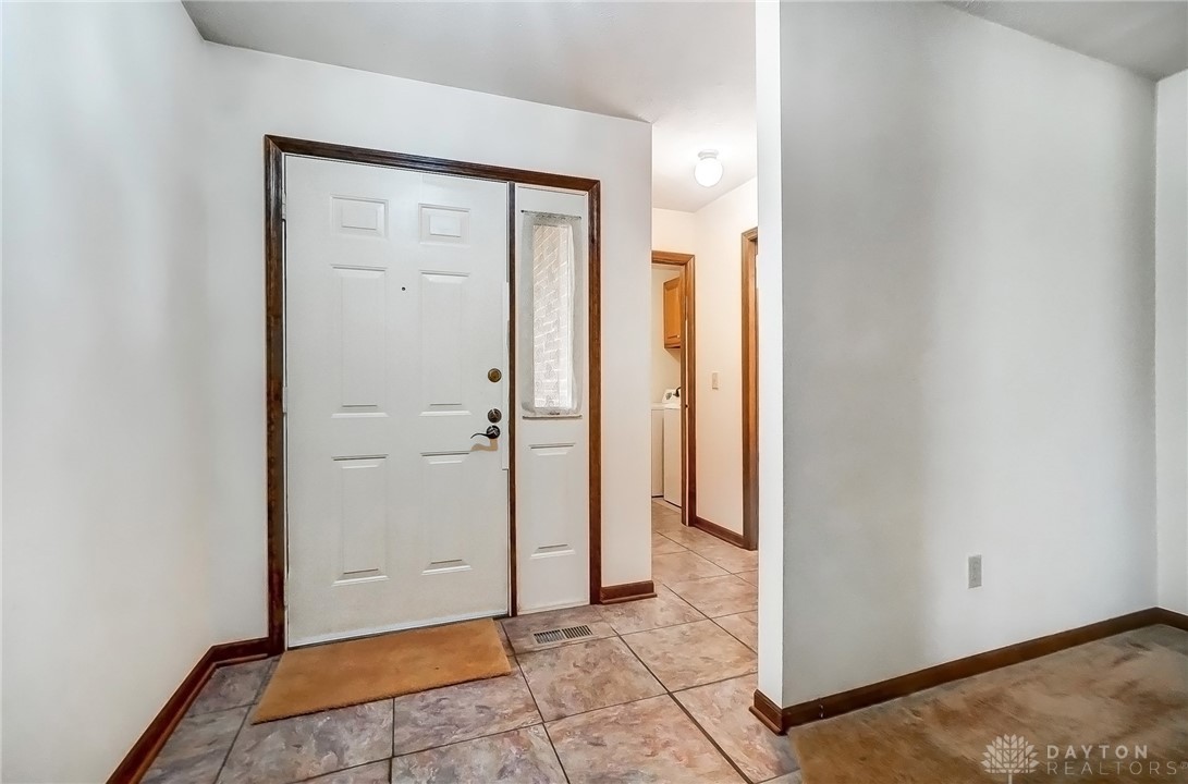 797 Hidden Circle, Dayton, Ohio image 4