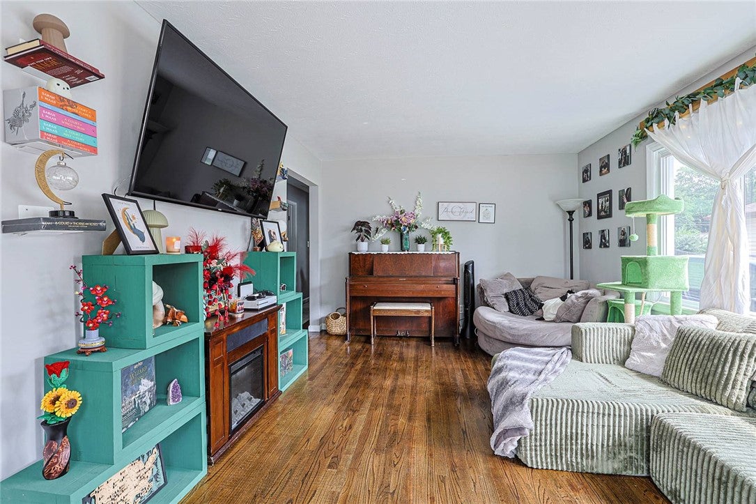 387 E Pike Street