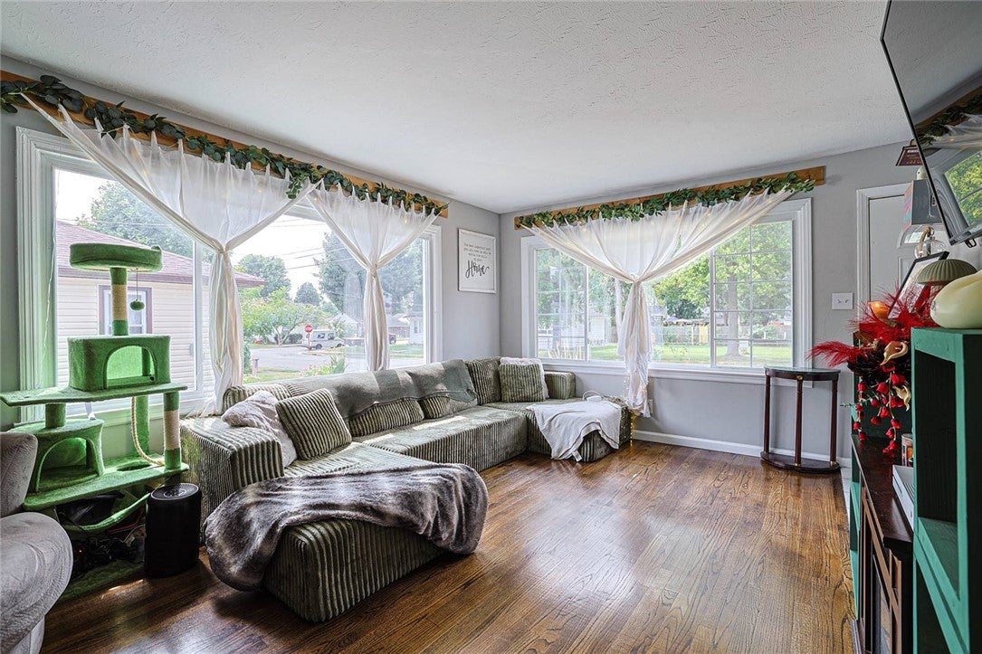 387 E Pike Street