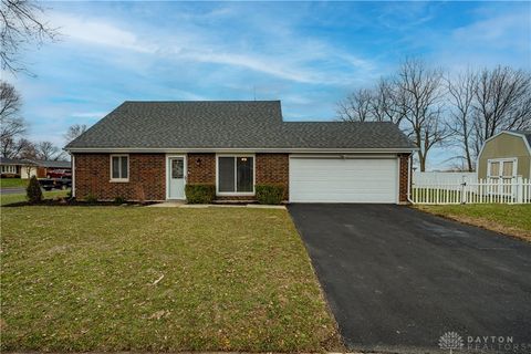 Photo of 401 Kings Chapel Drive, Troy, OH 45373 (MLS # 949661)