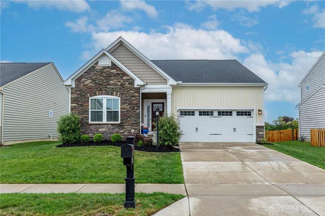 1059 Baywood Drive, Fairborn, Ohio image 1