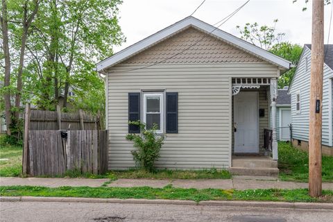 Photo of 2039 Howard Avenue, Middletown, OH 45044 (MLS # 956478)