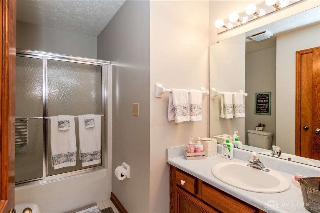 587 Allanhurst Avenue, Vandalia, Ohio image 38