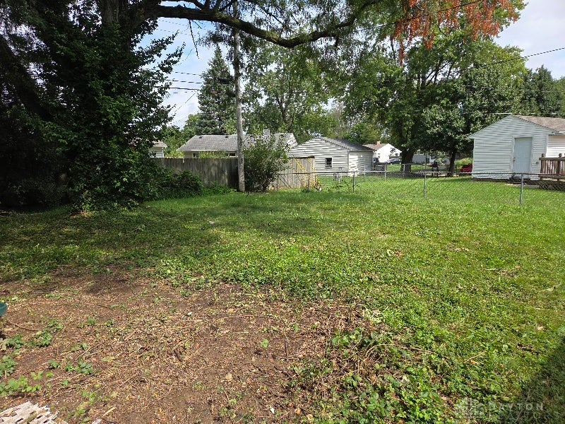 2365 E Dorothy Lane