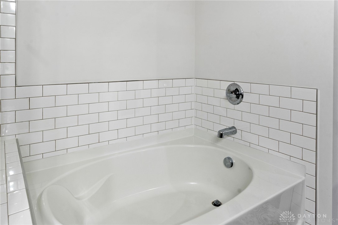 1851 Kingsbarn Court, Miamisburg, Ohio image 23