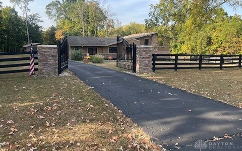 Photo of 1015 W Lytle 5 Points Road, Springboro, OH 45066 (MLS # 944520)