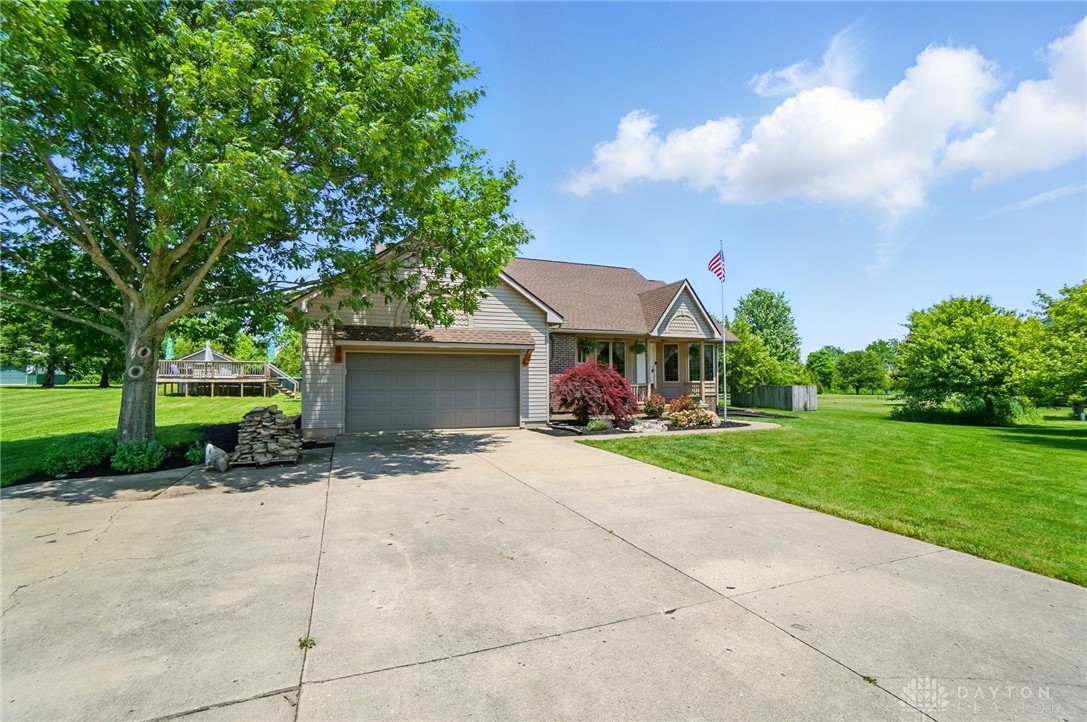 5193 Horseshoe Drive, Lewisburg, Ohio image 3