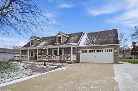 Photo of 135 Concord Farm Road, Englewood, OH 45322 (MLS # 949625)