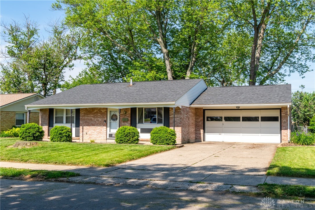 730 Maplecrest Drive, Troy, Ohio image 2