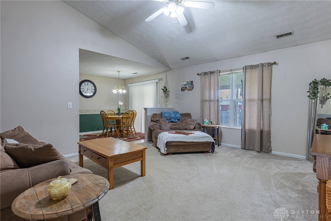 82 Choctaw Circle, Franklin, Ohio image 3