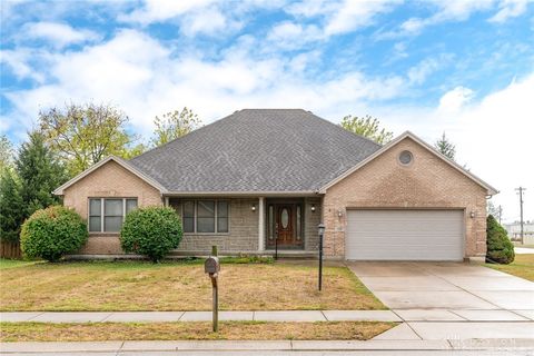 Photo of 100 Timber Ridge Drive, Carlisle, OH 45005 (MLS # 944418)