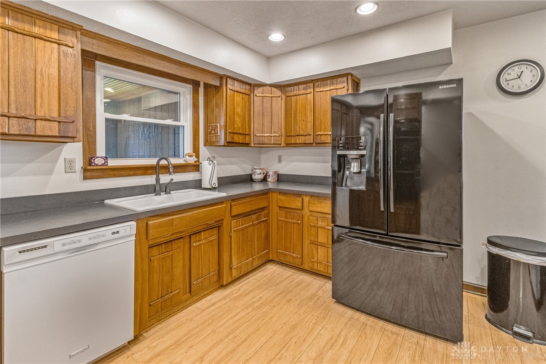 New Jasper Twp, Ohio 45335, United States, 4 Bedrooms Bedrooms, ,3 BathroomsBathrooms,Residential,Active,220233