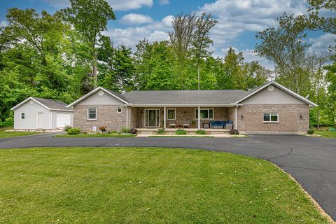 Photo of 527 Lakengren Drive, Eaton, OH 45320 (MLS # 959255)