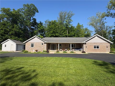 Photo of 527 Lakengren Drive, Eaton, OH 45320 (MLS # 959255)