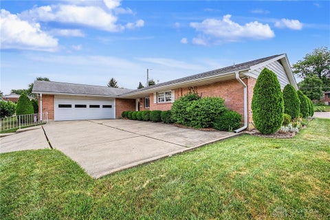 Homes For Sale - 6301 Blossom Park Drive<br/> Montgomery County, West Carrollton, OH 45449